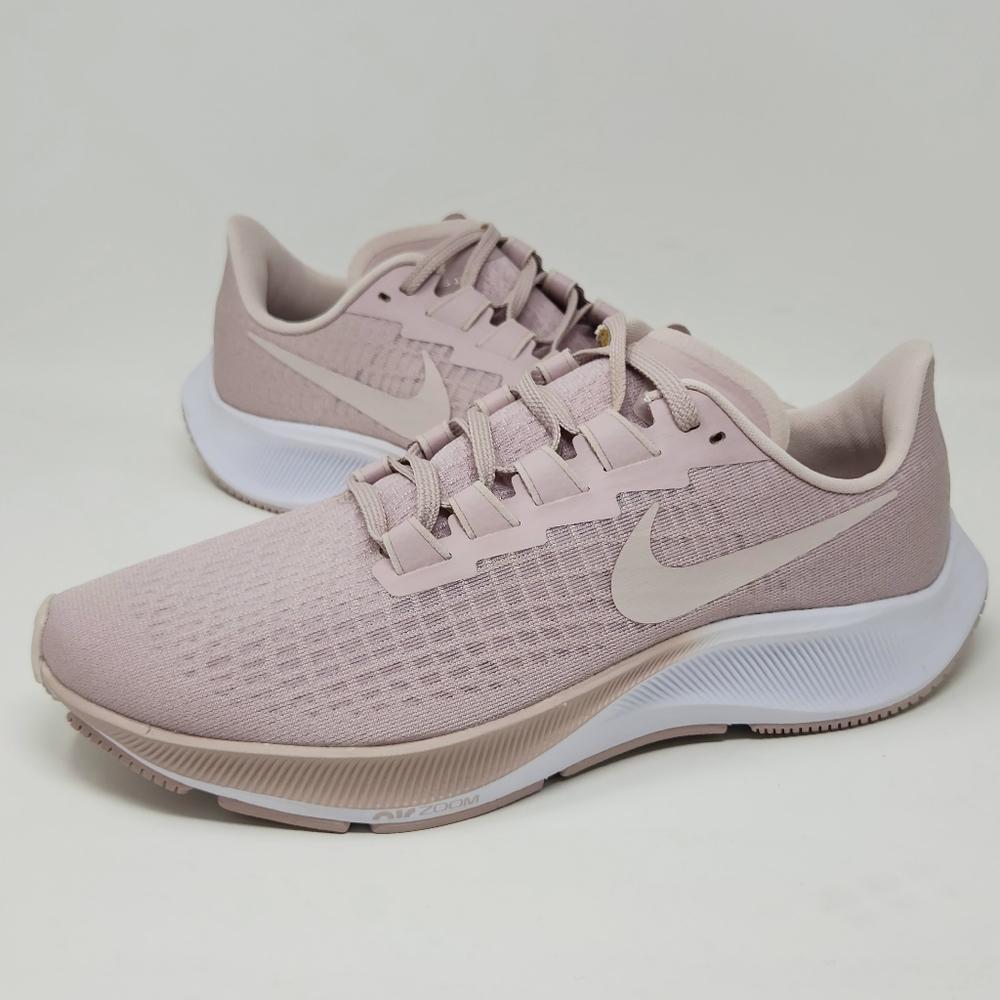 (WMNS) Nike Air Zoom Pegasus 37, Size 10, "Champagne"